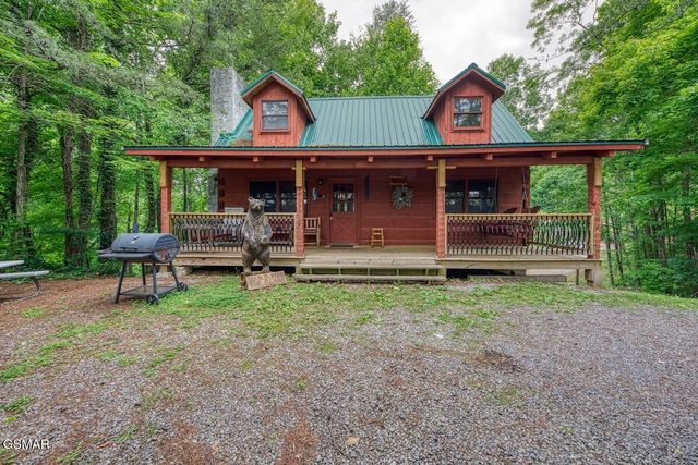 1136 E Foothills Drive, Gatlinburg, TN 37738