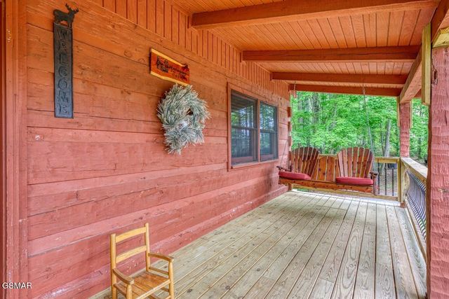 1136 E Foothills Drive, Gatlinburg, TN 37738