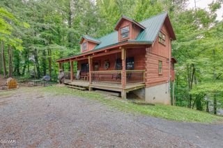 1136 E Foothills Drive, Gatlinburg, TN 37738