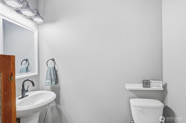 6110 Lakemont Lane, Bremerton, WA 98312