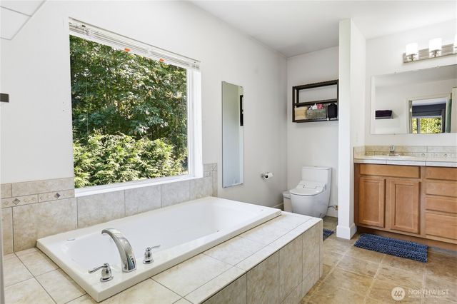 6110 Lakemont Lane, Bremerton, WA 98312