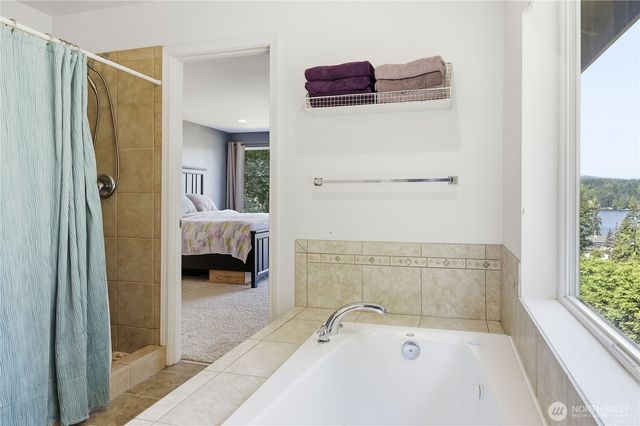 6110 Lakemont Lane, Bremerton, WA 98312