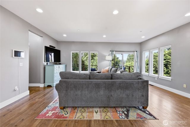 6110 Lakemont Lane, Bremerton, WA 98312