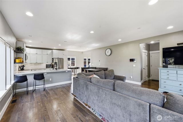 6110 Lakemont Lane, Bremerton, WA 98312