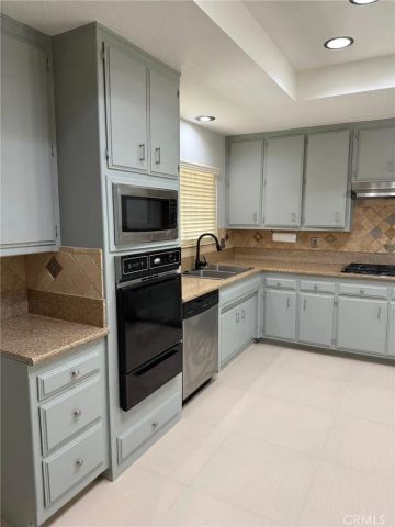 14040 Hopi Road, Apple Valley, CA 92307