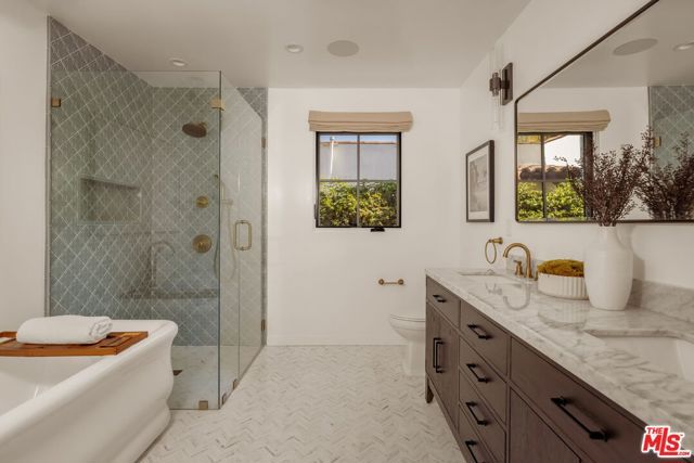 133 N La Jolla Avenue, Los Angeles, CA 90048