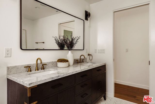 133 N La Jolla Avenue, Los Angeles, CA 90048