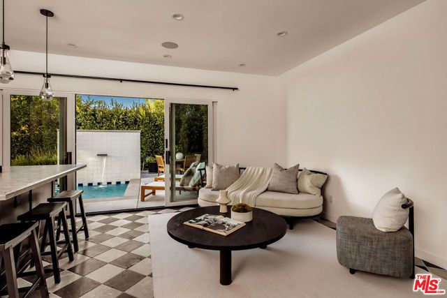 133 N La Jolla Avenue, Los Angeles, CA 90048