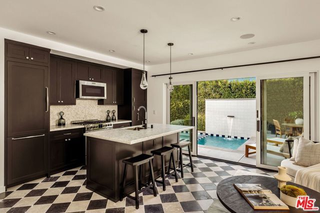 133 N La Jolla Avenue, Los Angeles, CA 90048