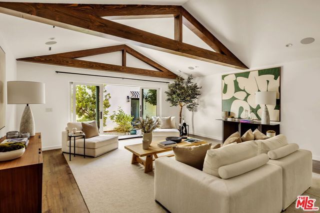 133 N La Jolla Avenue, Los Angeles, CA 90048