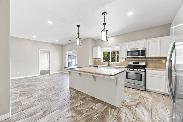 11602 Reagan Road, Bakersfield, CA 93312