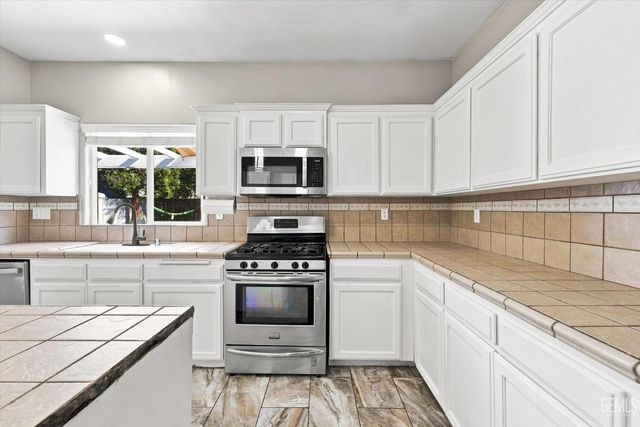 11602 Reagan Road, Bakersfield, CA 93312