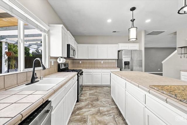 11602 Reagan Road, Bakersfield, CA 93312