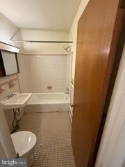 910 FOX CHASE RD #16, Jenkintown, PA 19046