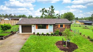 807 N 12th Place, Rogers, AR 72756