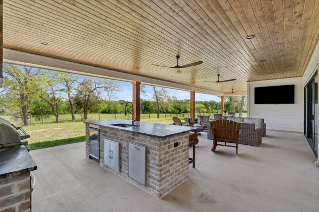 4052 Kuykendall, Bellville, TX 77418
