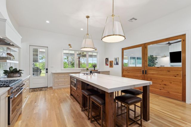 4052 Kuykendall, Bellville, TX 77418