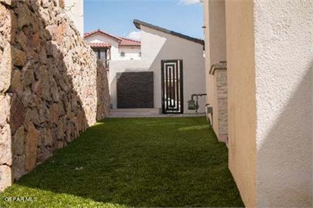 513 S FESTIVAL Drive, El Paso, TX 79912
