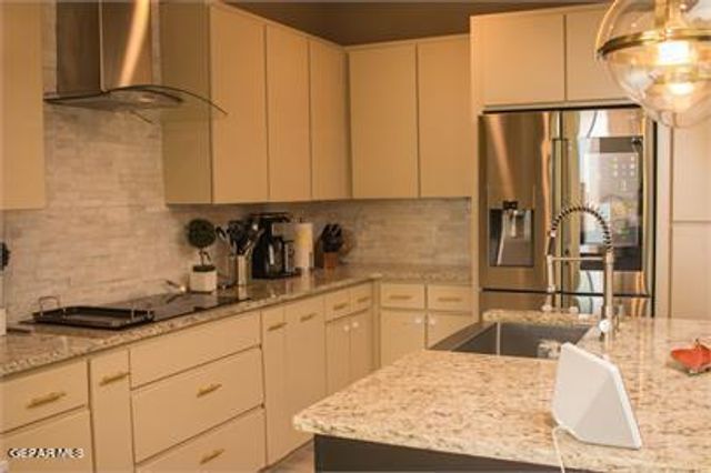 513 S FESTIVAL Drive, El Paso, TX 79912