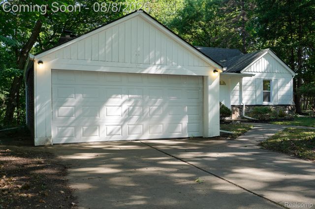 24300 Simmons Avenue, Southfield, MI 48033