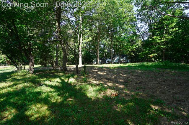 24300 Simmons Avenue, Southfield, MI 48033