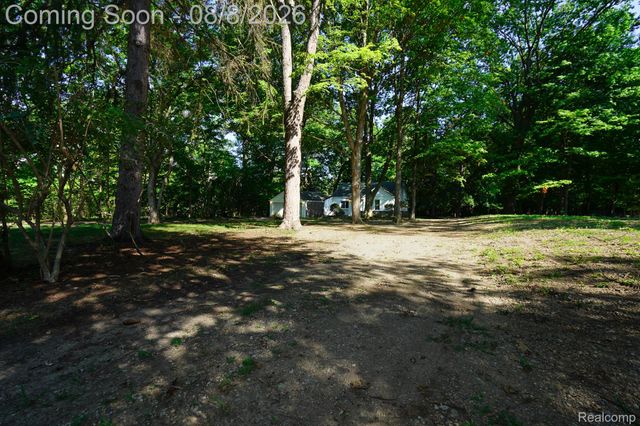 24300 Simmons Avenue, Southfield, MI 48033