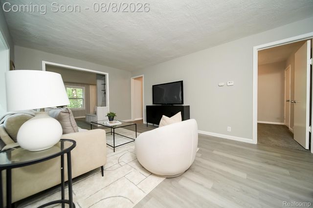 24300 Simmons Avenue, Southfield, MI 48033