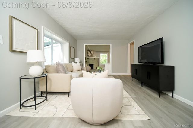 24300 Simmons Avenue, Southfield, MI 48033