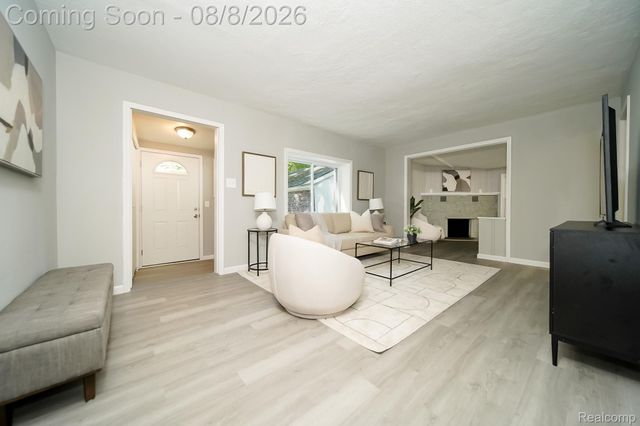 24300 Simmons Avenue, Southfield, MI 48033