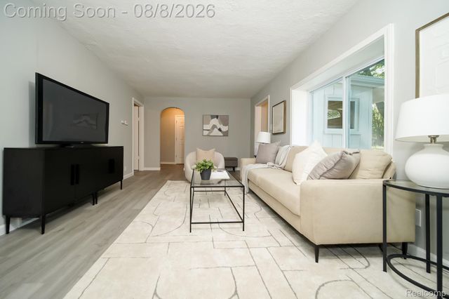 24300 Simmons Avenue, Southfield, MI 48033