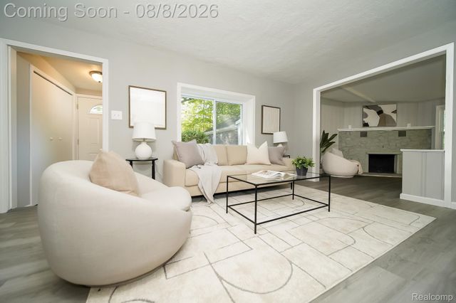 24300 Simmons Avenue, Southfield, MI 48033