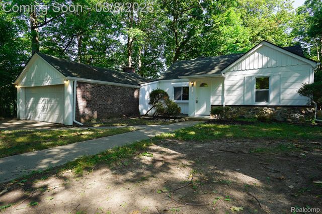 24300 Simmons Avenue, Southfield, MI 48033