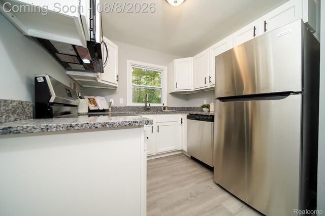 24300 Simmons Avenue, Southfield, MI 48033