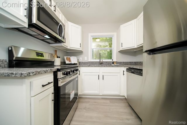 24300 Simmons Avenue, Southfield, MI 48033