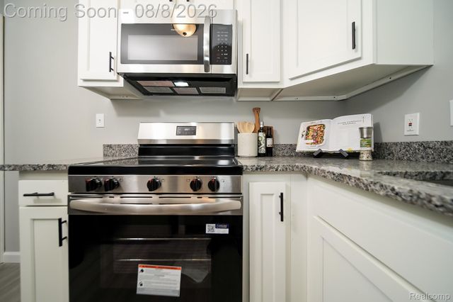 24300 Simmons Avenue, Southfield, MI 48033