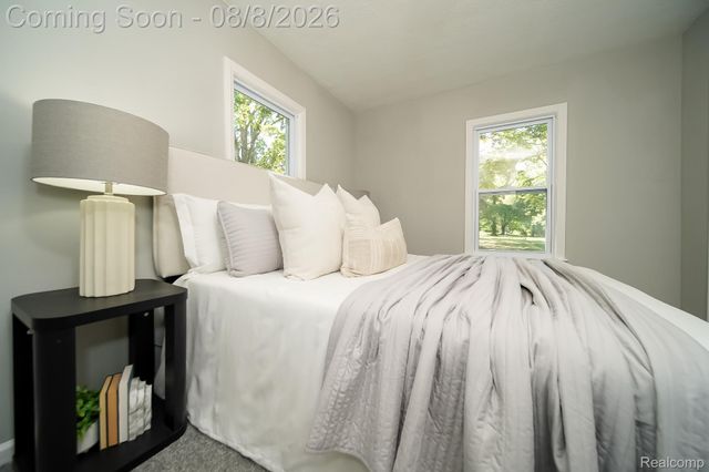 24300 Simmons Avenue, Southfield, MI 48033
