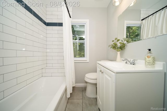24300 Simmons Avenue, Southfield, MI 48033
