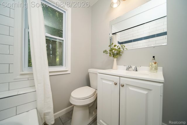 24300 Simmons Avenue, Southfield, MI 48033
