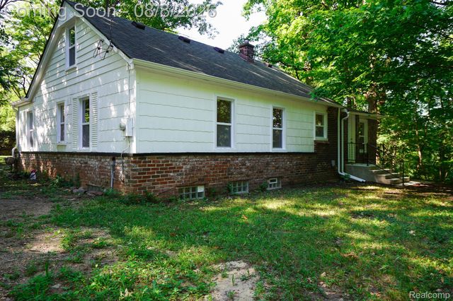 24300 Simmons Avenue, Southfield, MI 48033