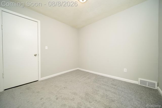 24300 Simmons Avenue, Southfield, MI 48033