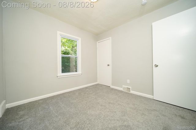 24300 Simmons Avenue, Southfield, MI 48033