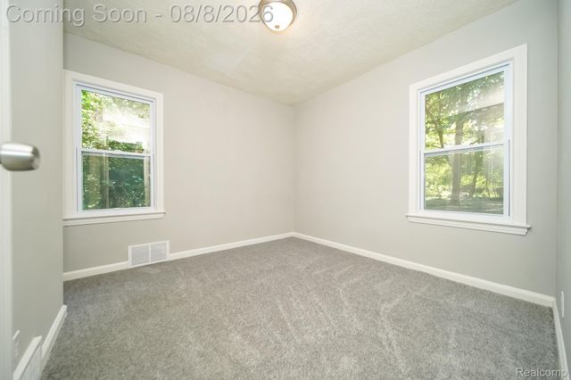 24300 Simmons Avenue, Southfield, MI 48033