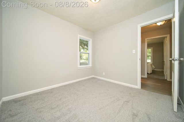 24300 Simmons Avenue, Southfield, MI 48033