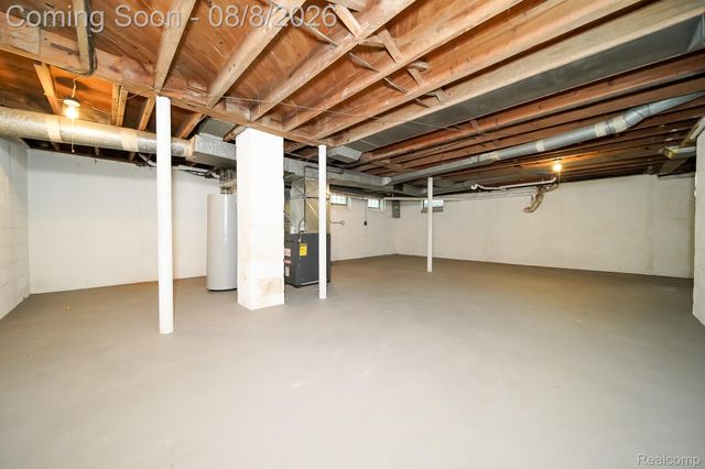 24300 Simmons Avenue, Southfield, MI 48033