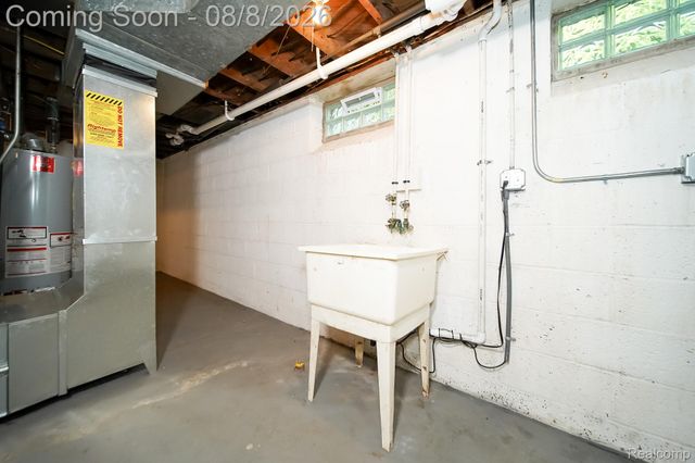 24300 Simmons Avenue, Southfield, MI 48033