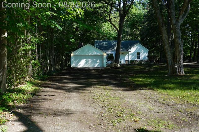 24300 Simmons Avenue, Southfield, MI 48033