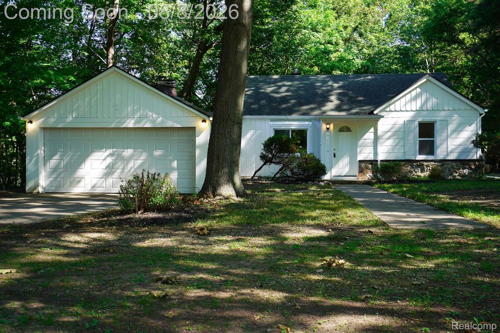 24300 Simmons Avenue, Southfield, MI 48033