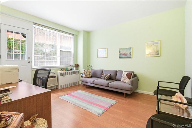 11050 71st Road 1N, Forest Hills, NY 11375
