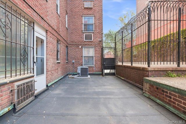 11050 71st Road 1N, Forest Hills, NY 11375