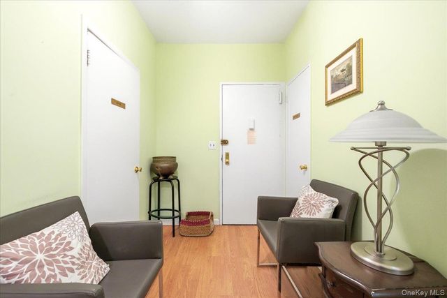 11050 71st Road 1N, Forest Hills, NY 11375